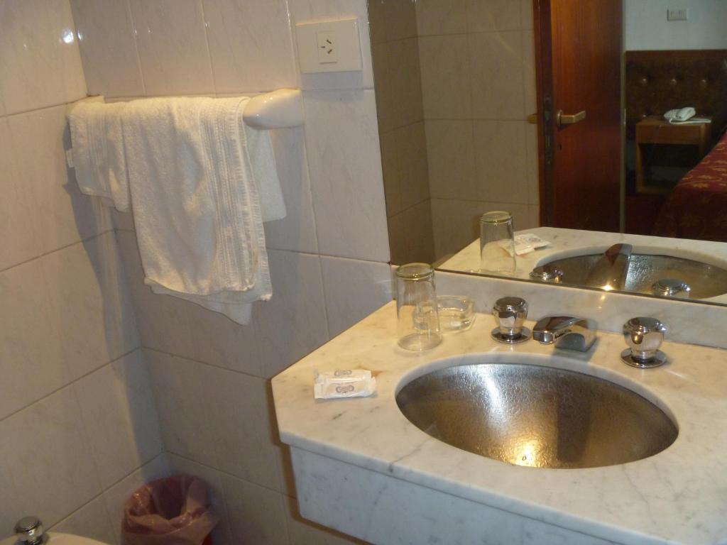 Hotel Turista บัวโนสไอเรส ห้อง รูปภาพ